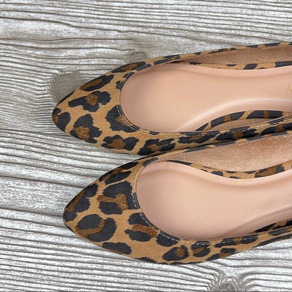 Old Navy Navy Pointy Faux- Suede Animal Print Flats Sz 7 - Picture 6 of 12